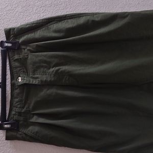 Pleated pants Olive